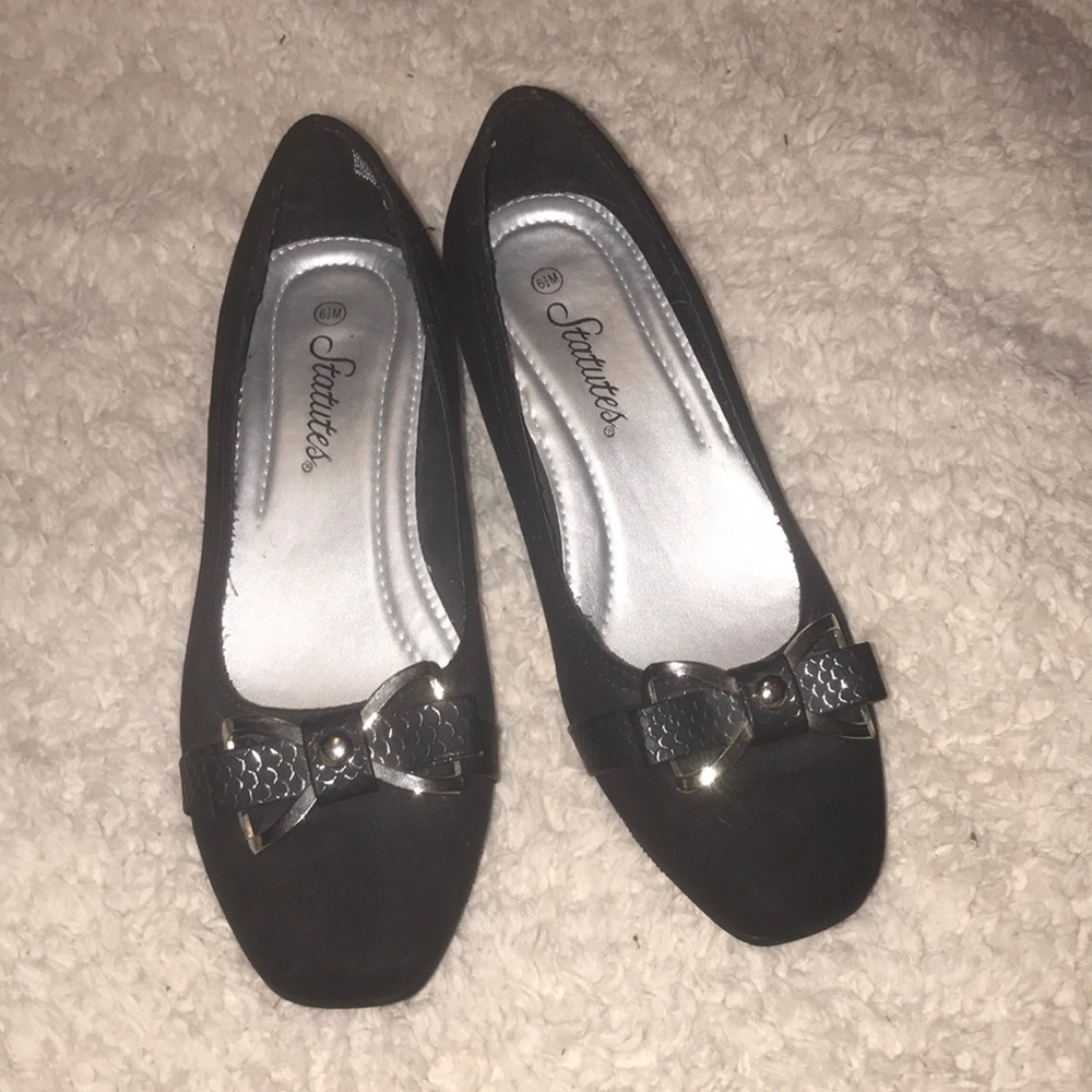 Small heeled bow shoes